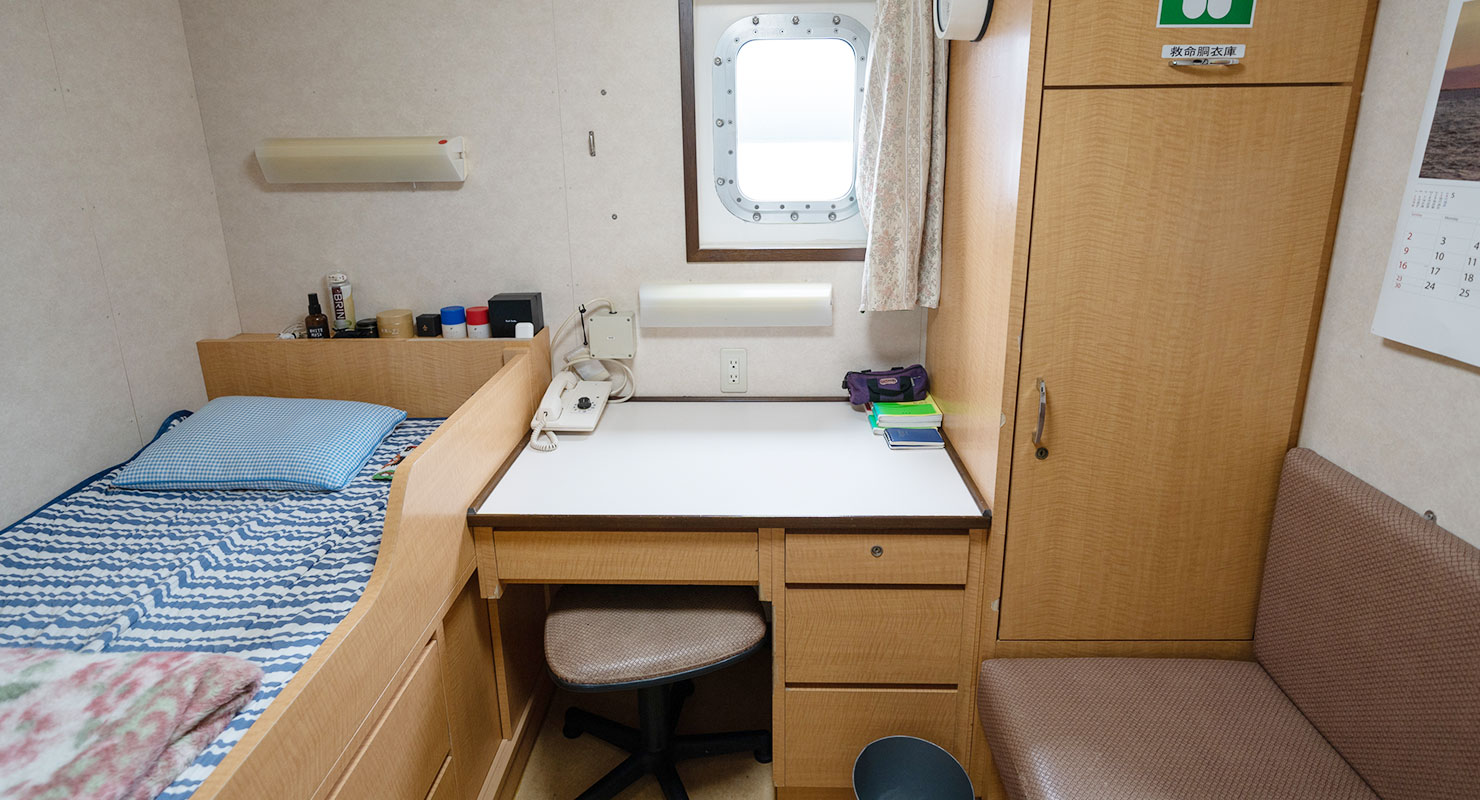船員個室では、ゆっくりくつろげます