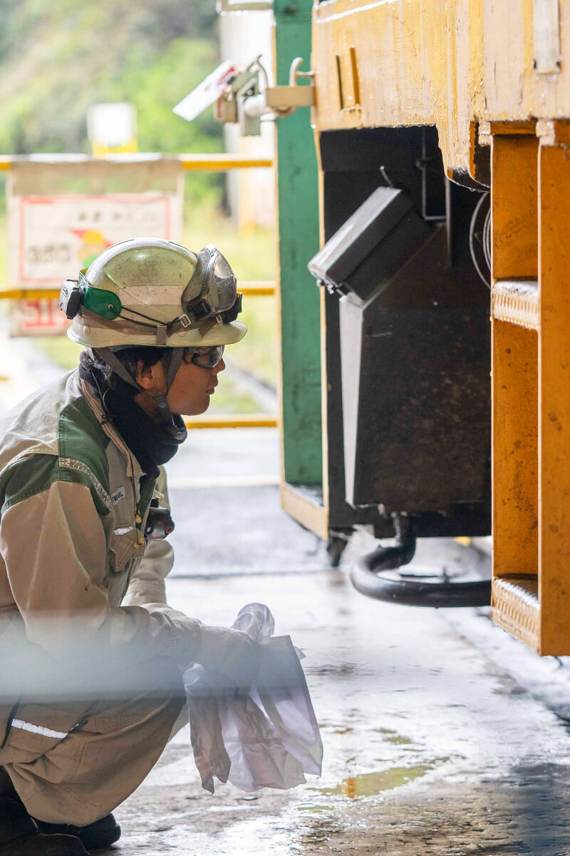 入社後に一から学び、ディーゼル機関車の整備士へ